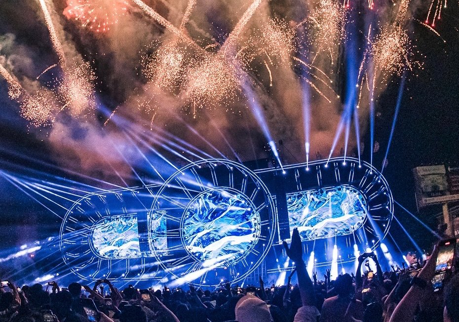 Hardwell x W&W — A Historic First B2B Confirmed for NEON Countdown 2025–2026 in Bangkok
